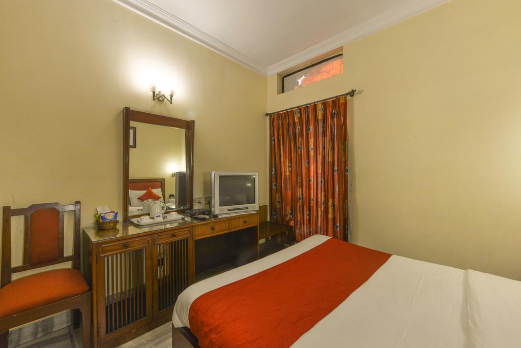 Hotel Camac Plaza Kalkuta Pokój zdjęcie
